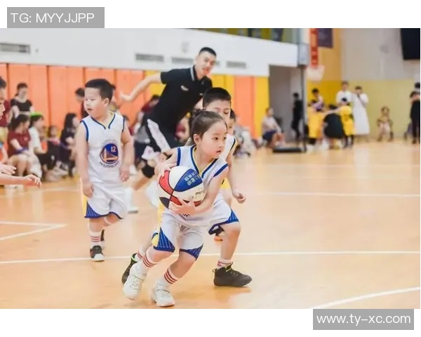 洲际杯精彩回顾:上海篮球队默契配合展现团队实力与战术智慧 洲际杯精彩回顾:上海篮球队默契配合展现团队实力与战术智慧